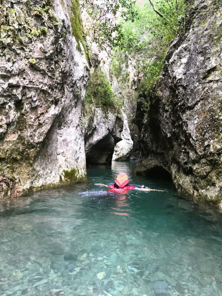 Cruce de cañón acuático